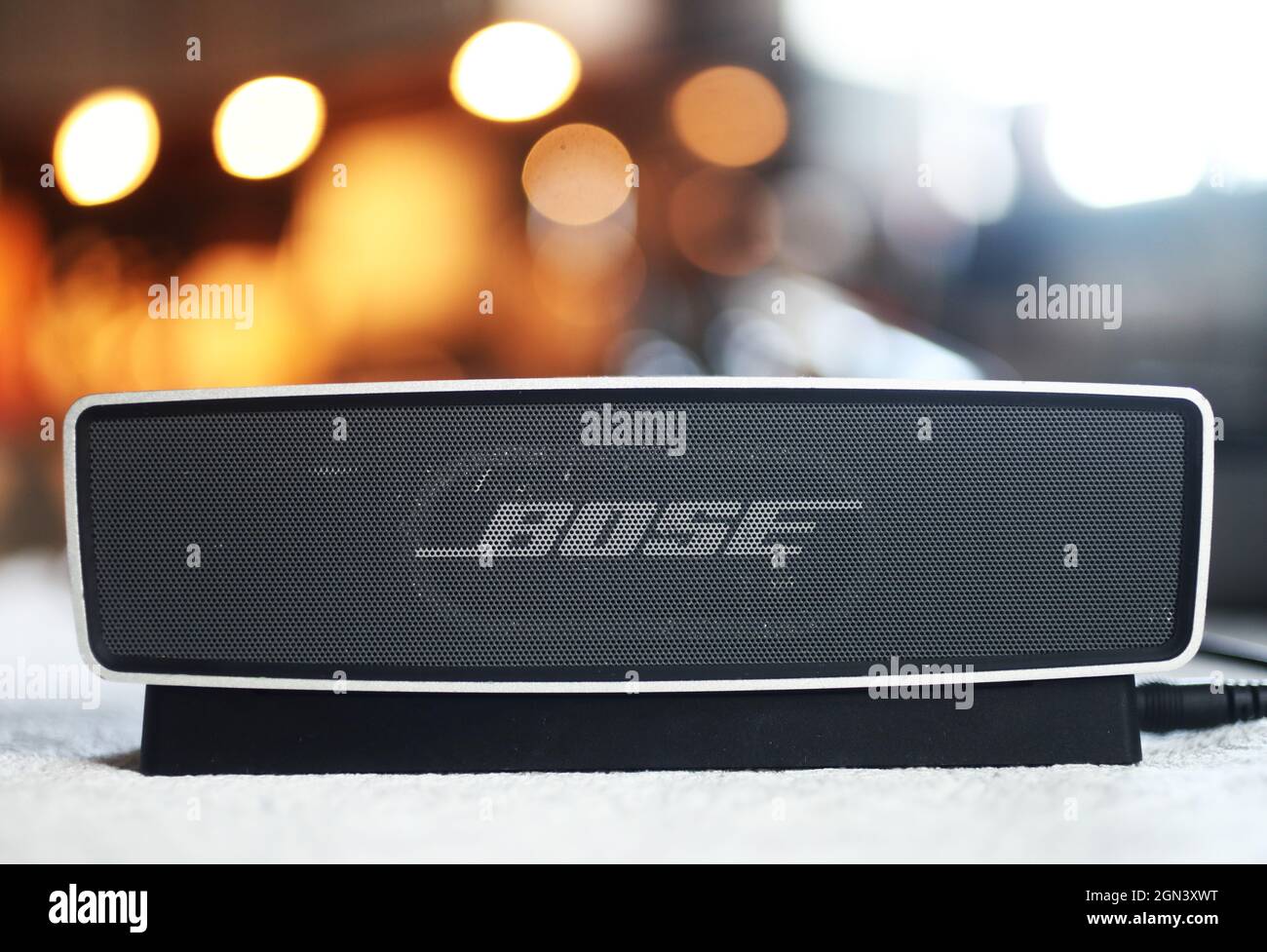 Bose brand hi-res stock photography and images - Alamy