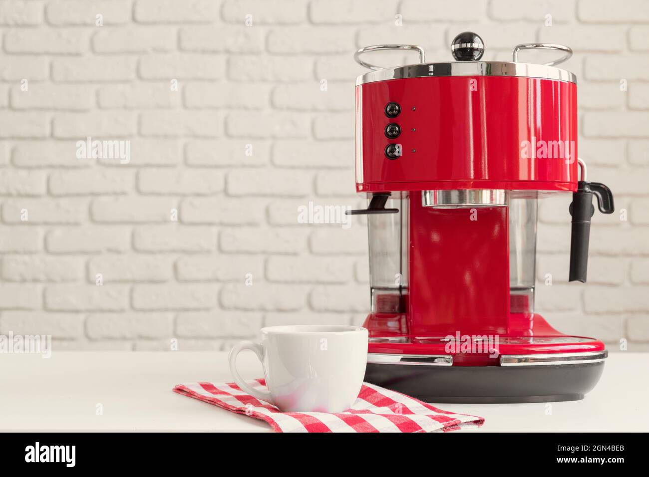 https://c8.alamy.com/comp/2GN4BEB/modern-kitchen-red-retro-style-coffee-machine-close-up-2GN4BEB.jpg
