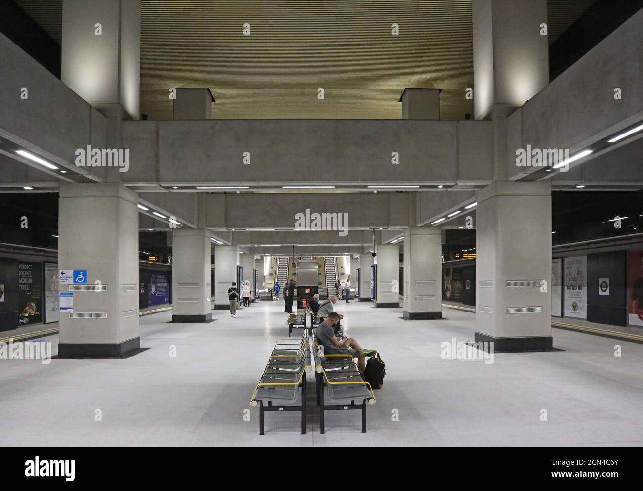 Platform level new underground hi-res stock photography and images - Alamy