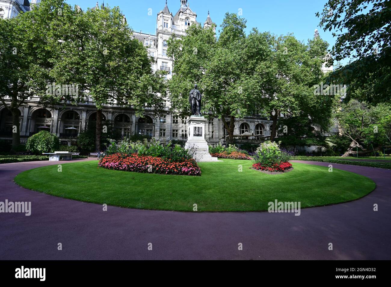 A bronze statue of Sir Henry Bartle Edward Frere in Whitehall gardens ln London. Stock Photo