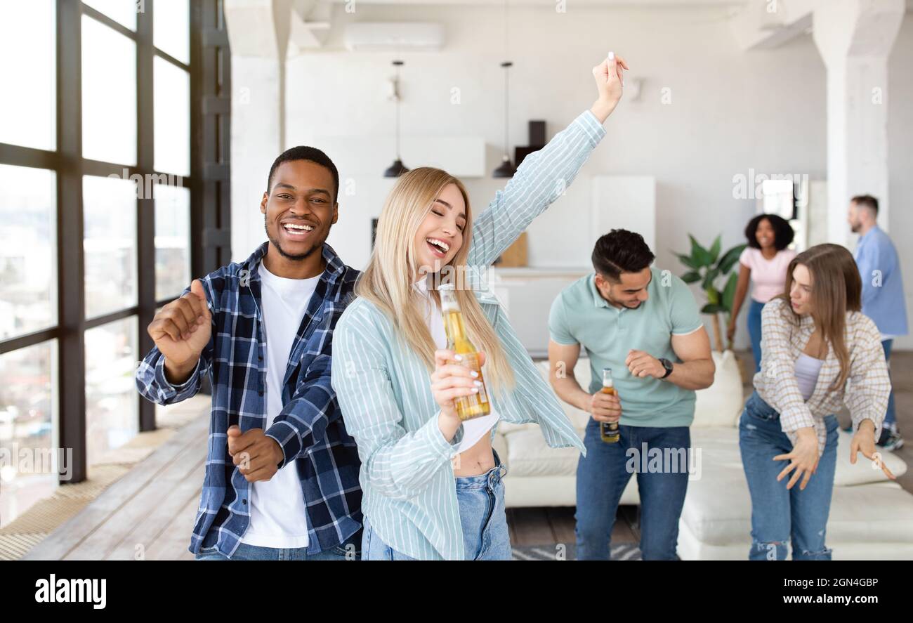 Using bottle as microphone hires stock photography and images Alamy