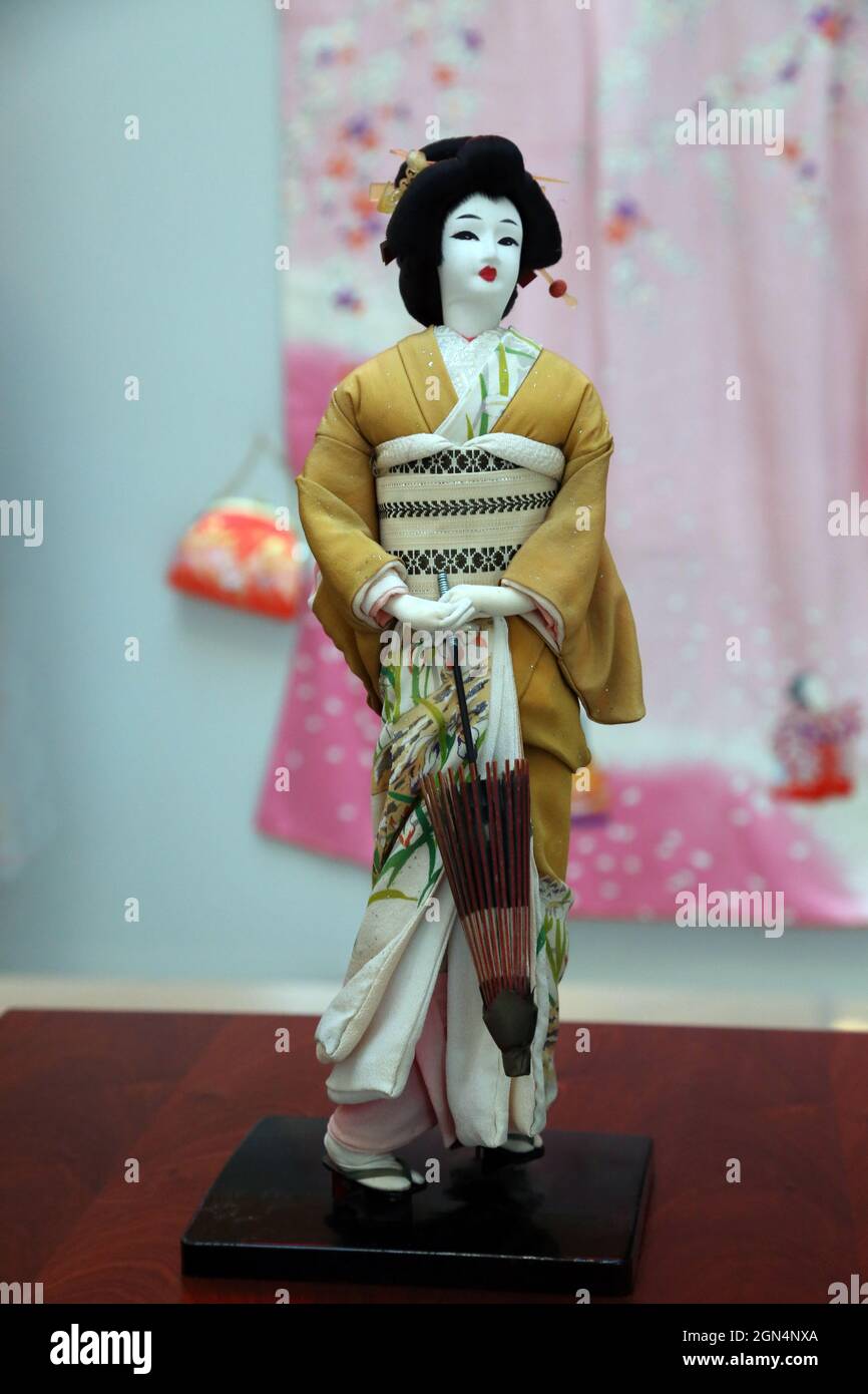 Geisha doll japan kimono hi-res stock photography and images - Page 3 -  Alamy