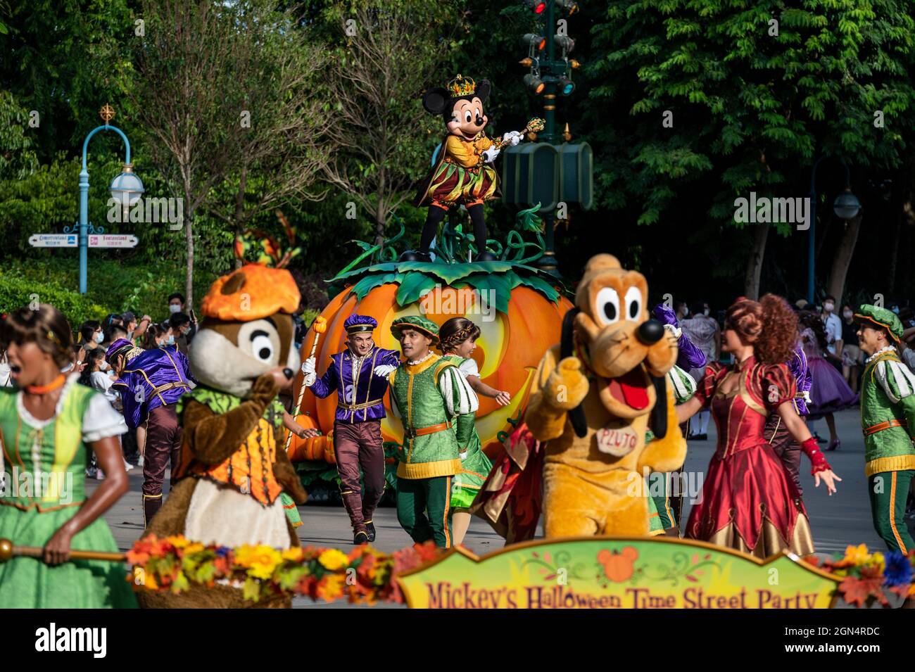 Hong Kong, China. 20th Sep, 2021. Disney characters, among them Micky Mouse and Goofy, are seen taking part in a parade during the seasonal Halloween theme at the Disneyland Resort in Hong Kong in Hong Kong on September 20, 2021. (Photo by Miguel Candela/SOPA Images/Sipa USA) Credit: Sipa USA/Alamy Live News Stock Photo