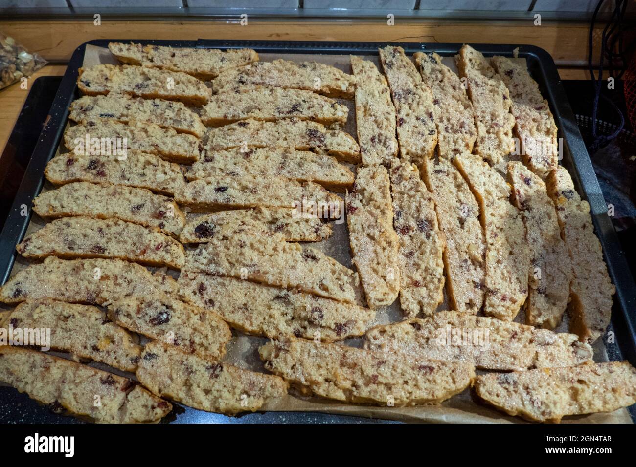 Biscotti italienisches Gebäck, frisch gebacken aus dem Ofen Stock Photo