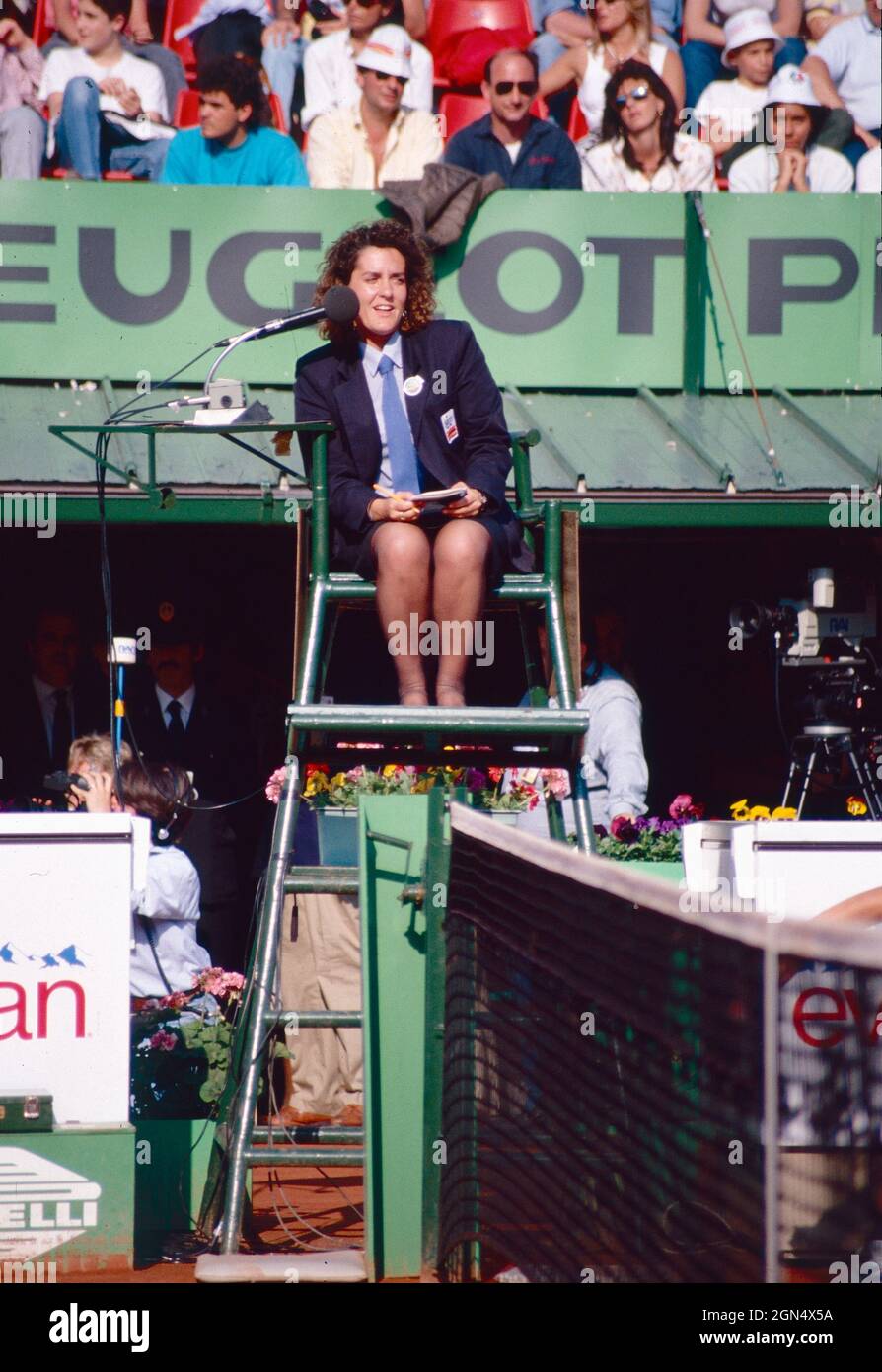 Woman tennis chair umpire, Italian Open 1990s Stock Photo Alamy