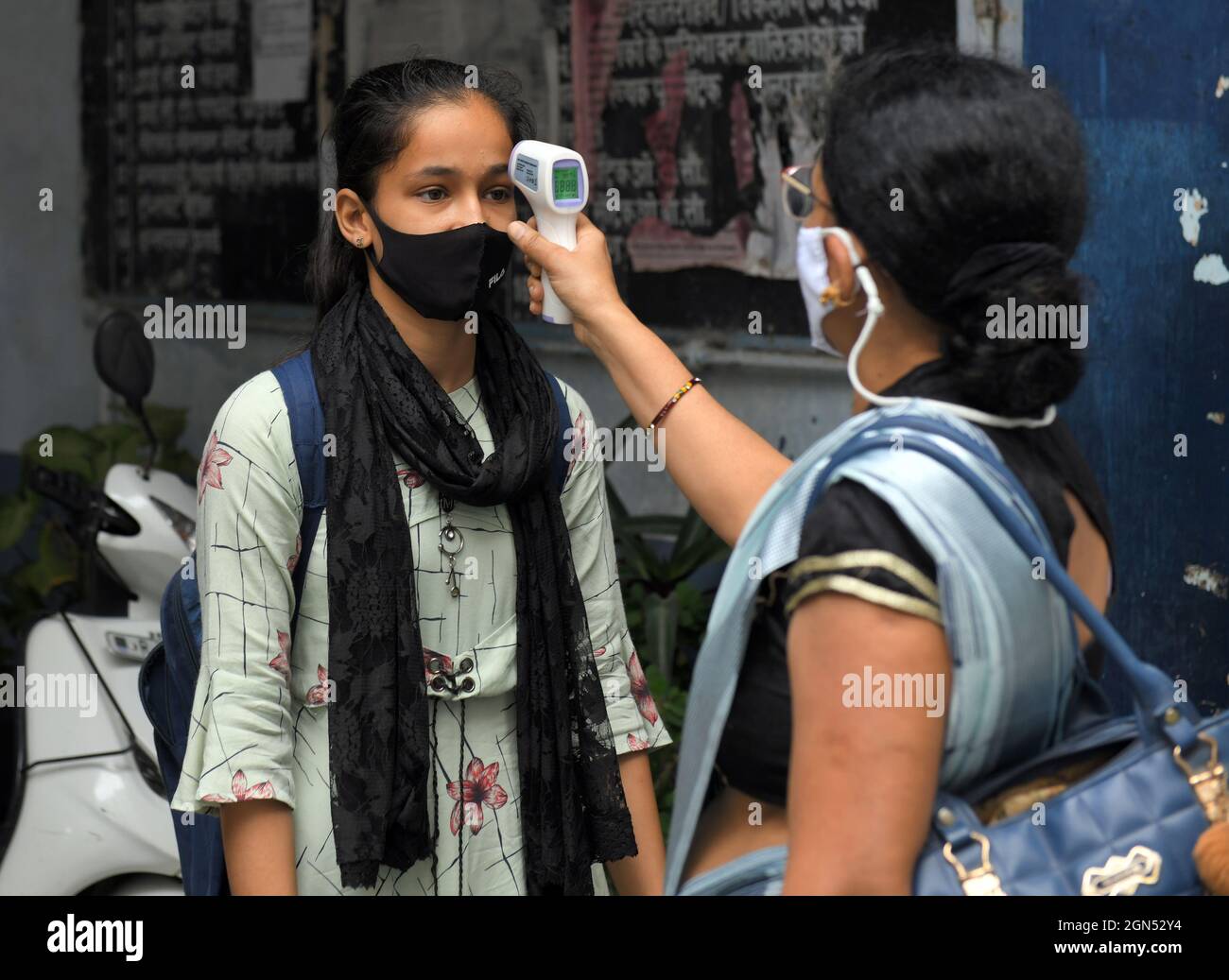 Beawar, India. 20th Sep, 2021. Student undergo thermal screening as she arrive to attend a class at a government girls school after the Rajasthan government allowed schools to reopen for VIth to VIIIth classes in Beawar. (Photo by Sumit Saraswat/Pacific Press/Sipa USA) (Photo by Sumit Saraswat/Pacific Press/Sipa USA) Credit: Sipa USA/Alamy Live News Stock Photo