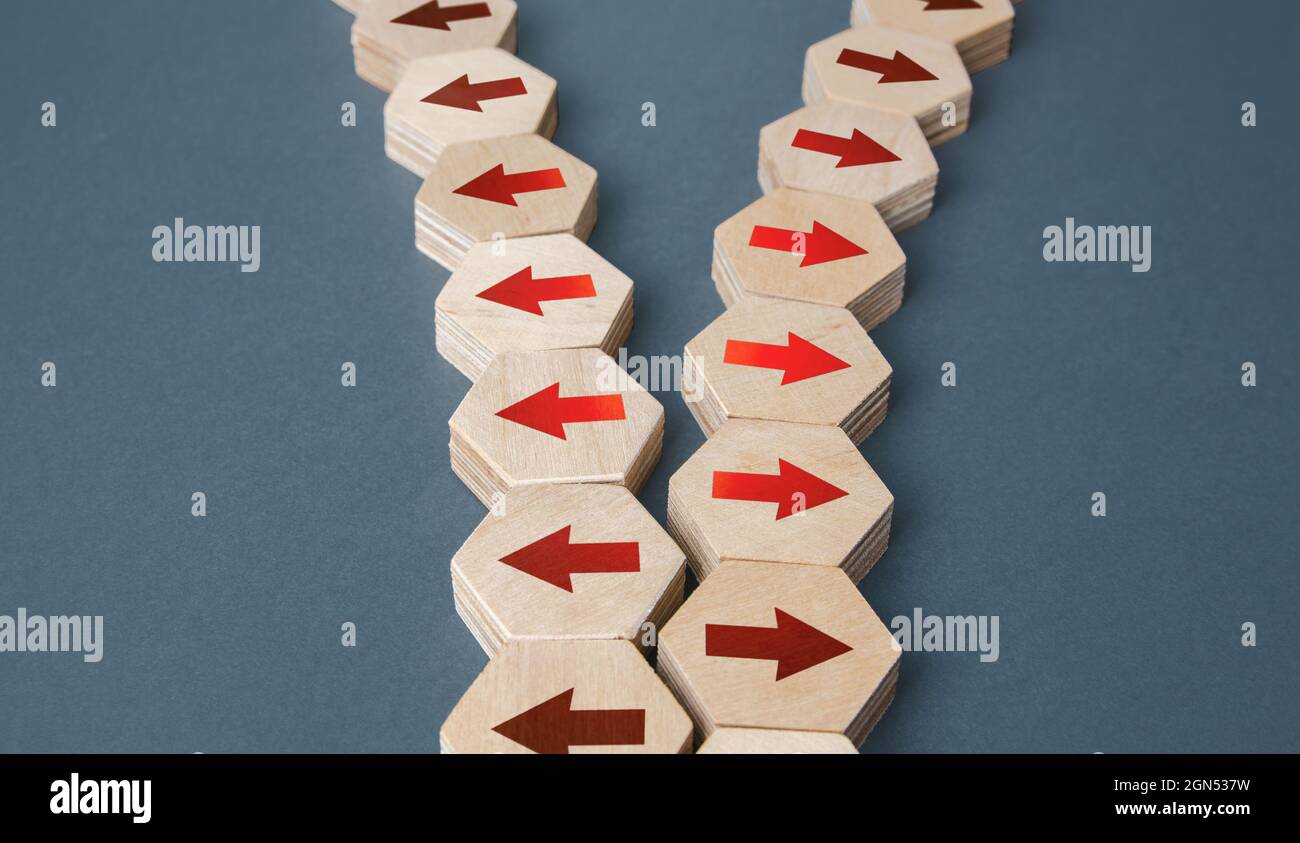 The chain of arrows is being disconnected. Concept of conflict. Division of business company. Splitting opinions on an issue. Rivalry, competition. Di Stock Photo