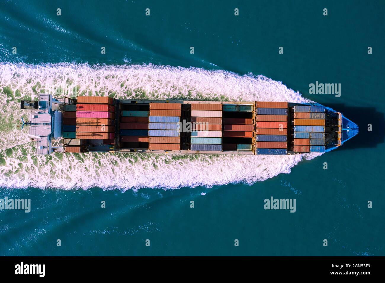 Transplant konsensus plads View From Above of a container ship underway carrying cargo, top down Stock  Photo - Alamy