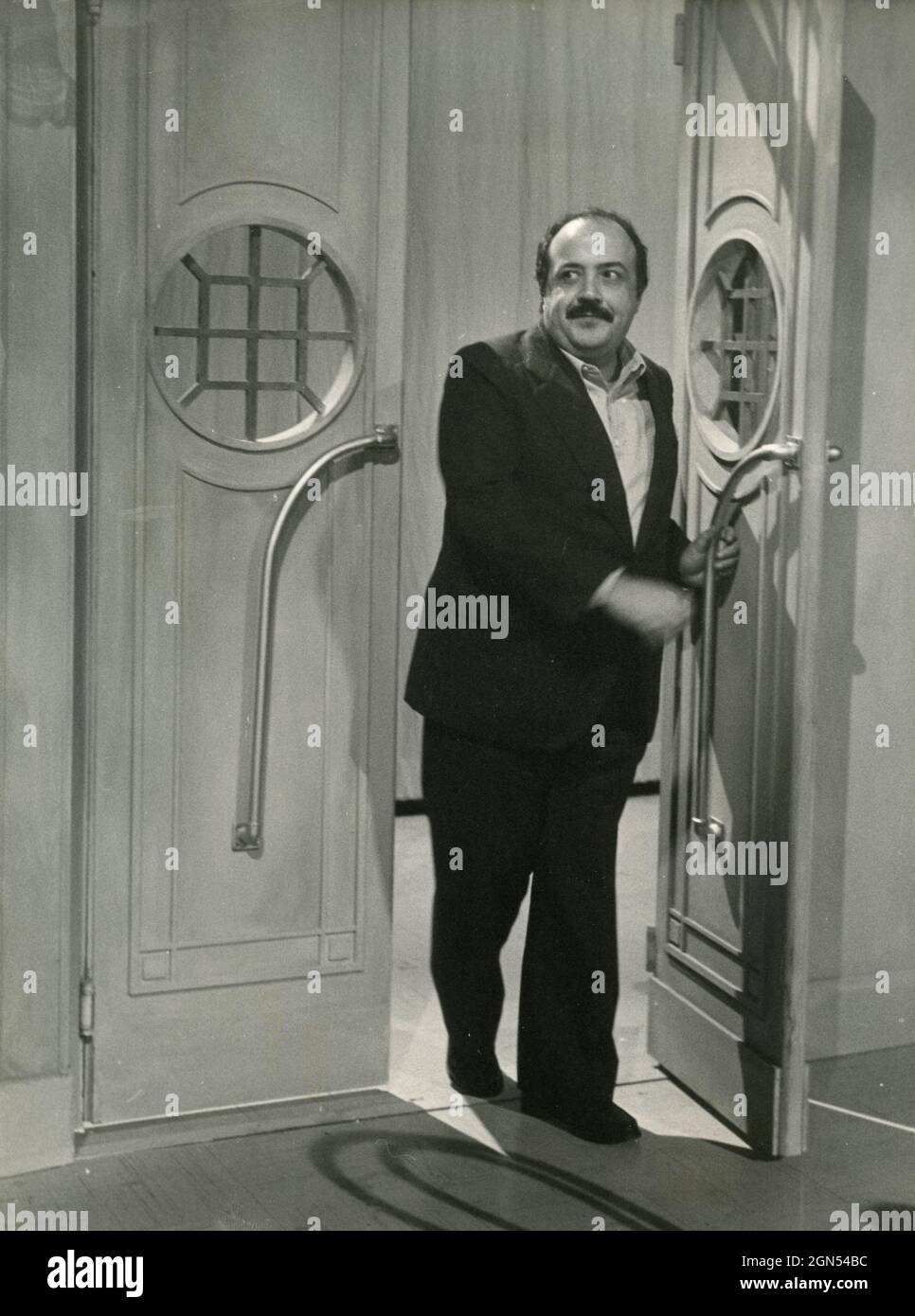Italian journalist and TV host Maurizio Costanzo at the TV program Grand'Italia, 1970s Stock Photo