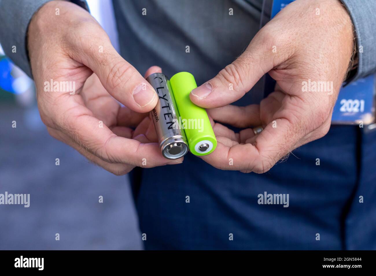 Pontiac, Michigan - A lithium-sulfur battery (left) and a lithium-ion  battery. Lithium-Sulfur batteries being developed by Lyten were on display  at th Stock Photo - Alamy