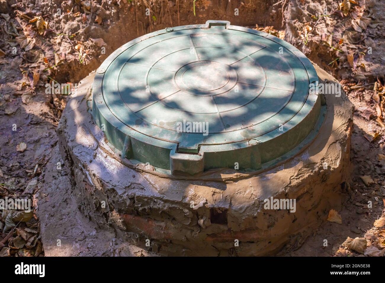 Raising the mouth of a brick well. Installing a septic tank for a house