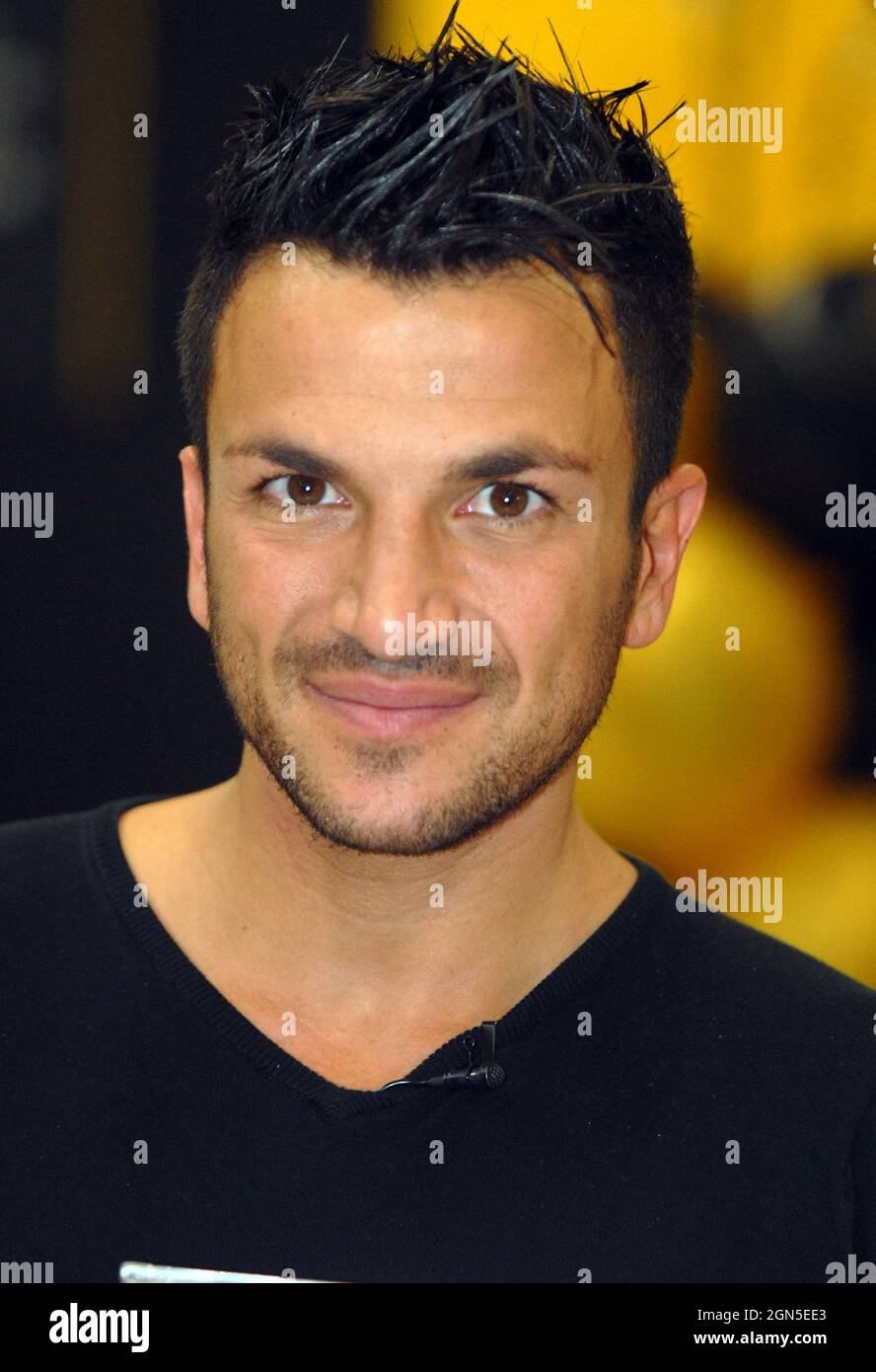 POP SINGER,PETER ANDRE, AT ASDA SUPERMARKET, HAVANT, HANTS WHERE THOUSANDS TURNED OUT TO SEE HIM SIGN COPIES OF HIS NEW RECORD. JORDAN,   PIC MIKE WALKER,2009 Stock Photo