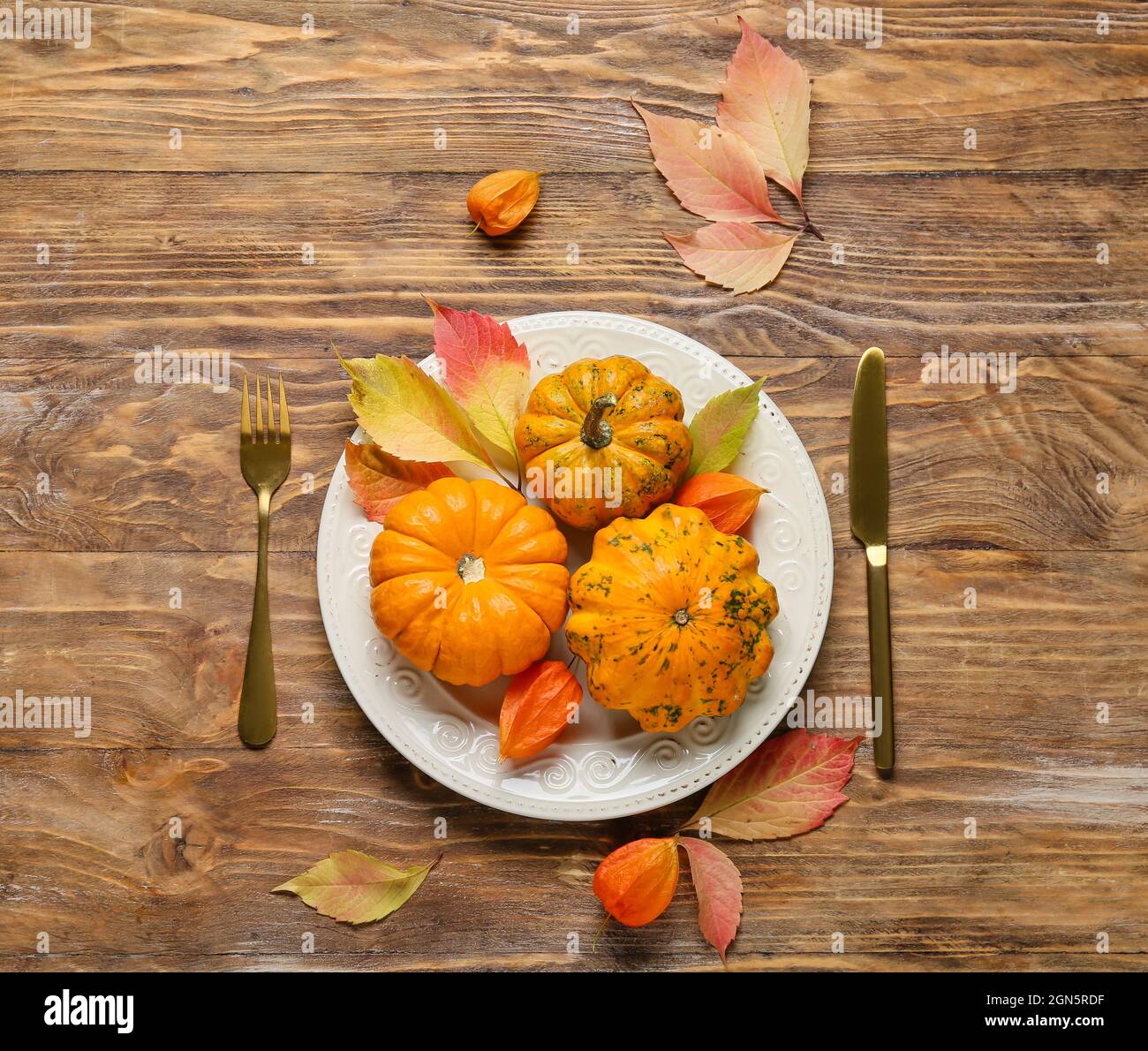 Table setting pumpkins and autumn leaves on wooden background Stock ...