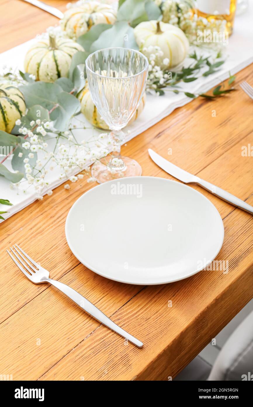 White Themed Restaurant Hi res Stock Photography And Images Alamy white-themed-restaurant-hi-res-stock-photography-and-images-alamy