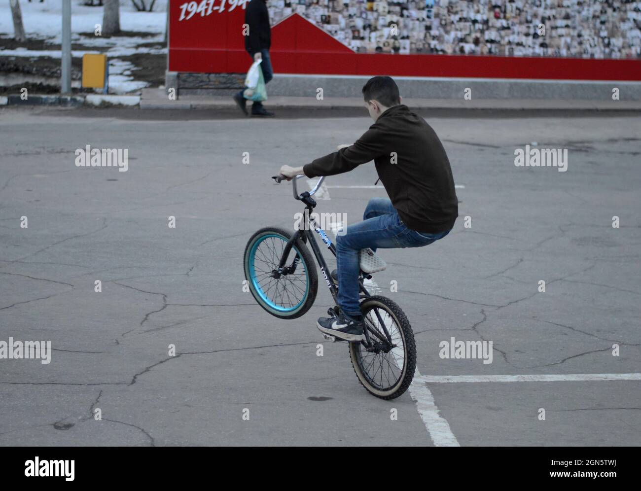 Kovrov, Russia. 12 March 2017. Teen on BMX bike performs a trick at the  Victory Square Stock Photo - Alamy