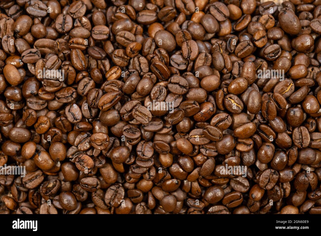 Heap of roasted coffee beans background Stock Photo - Alamy