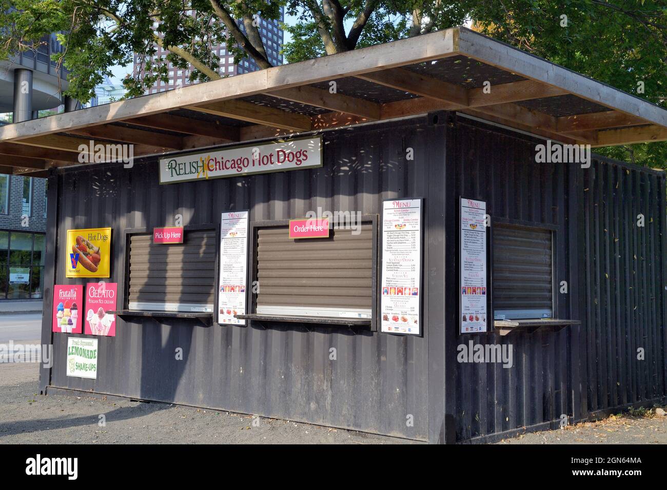 Chicago, Illinois, USA. A Chicago tradition, the hot dog stand, is closed early in the morning near Navy Pier. Stock Photo