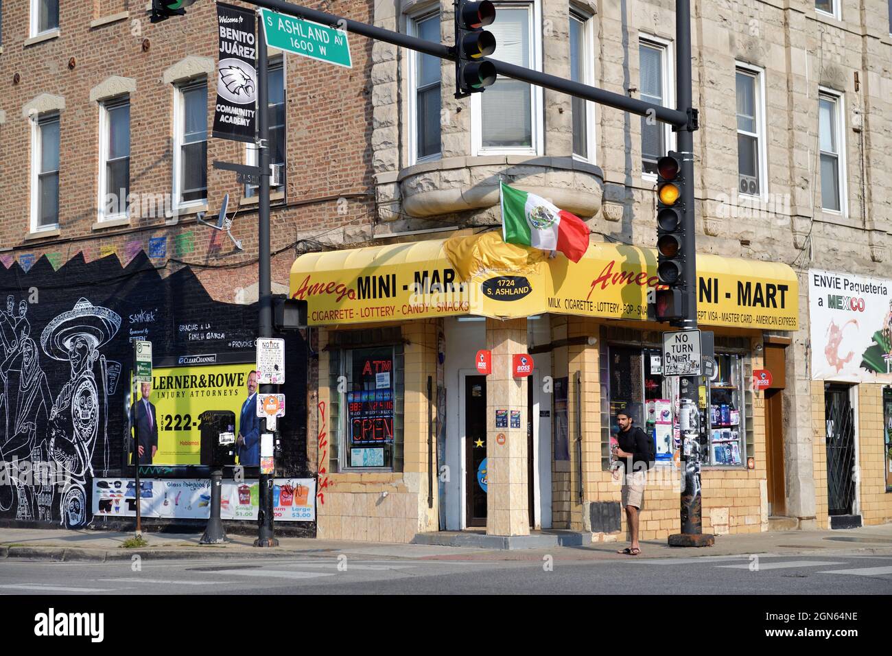 Chicago, Illinois, USA. A colorful mini-mart located in Chicago's Pilsen neighborhood. Stock Photo