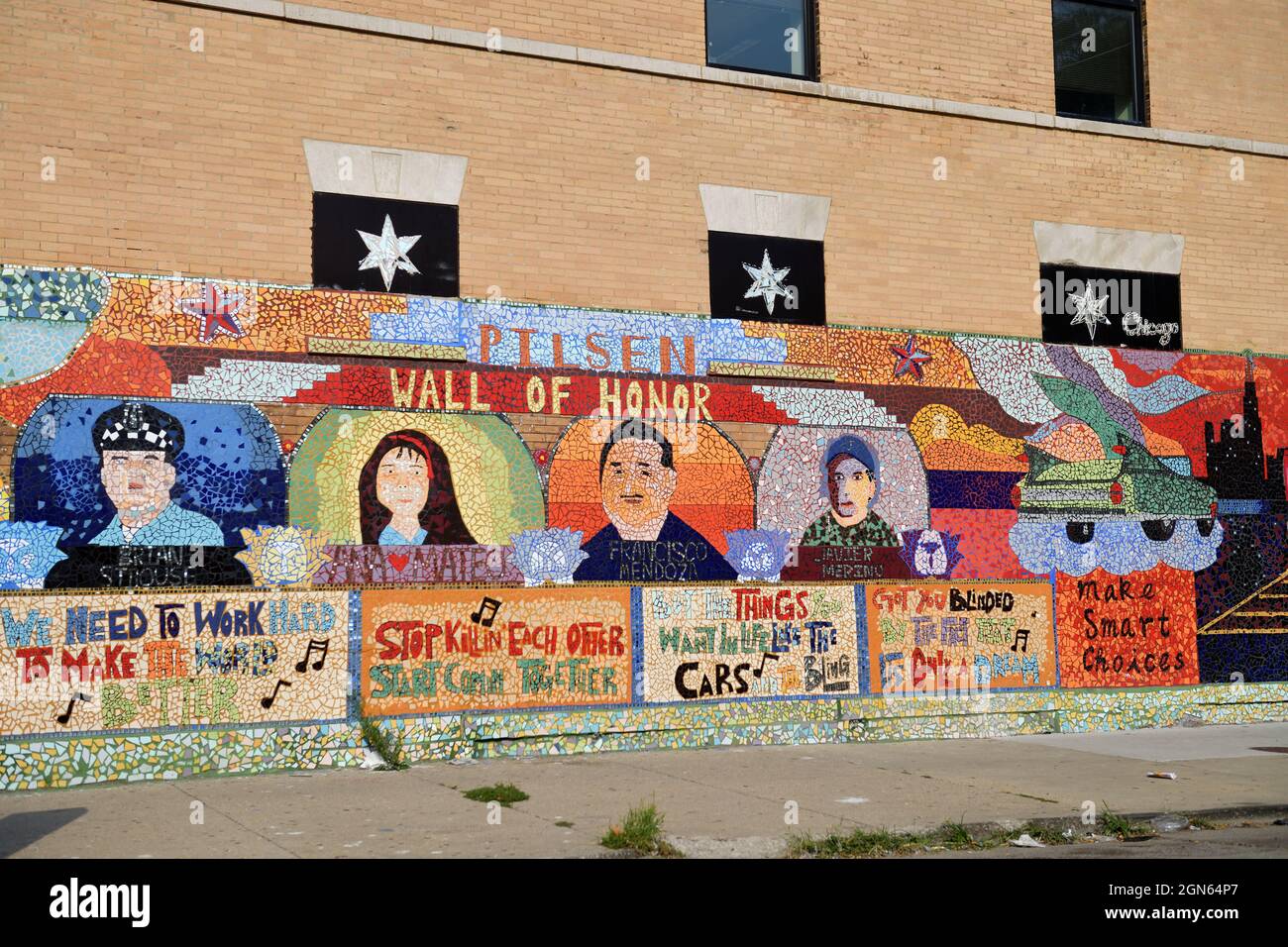 Chicago, Illinois, USA. Colorful mosaic tile mural applied to the side of a building in the Pilsen neighborhood on the city's South Side. Stock Photo