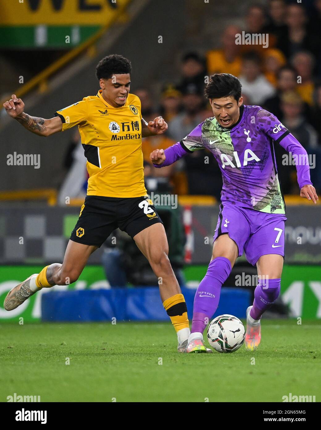 Ki-Jana Hoever #2 of Wolverhampton Wanderers Stock Photo - Alamy
