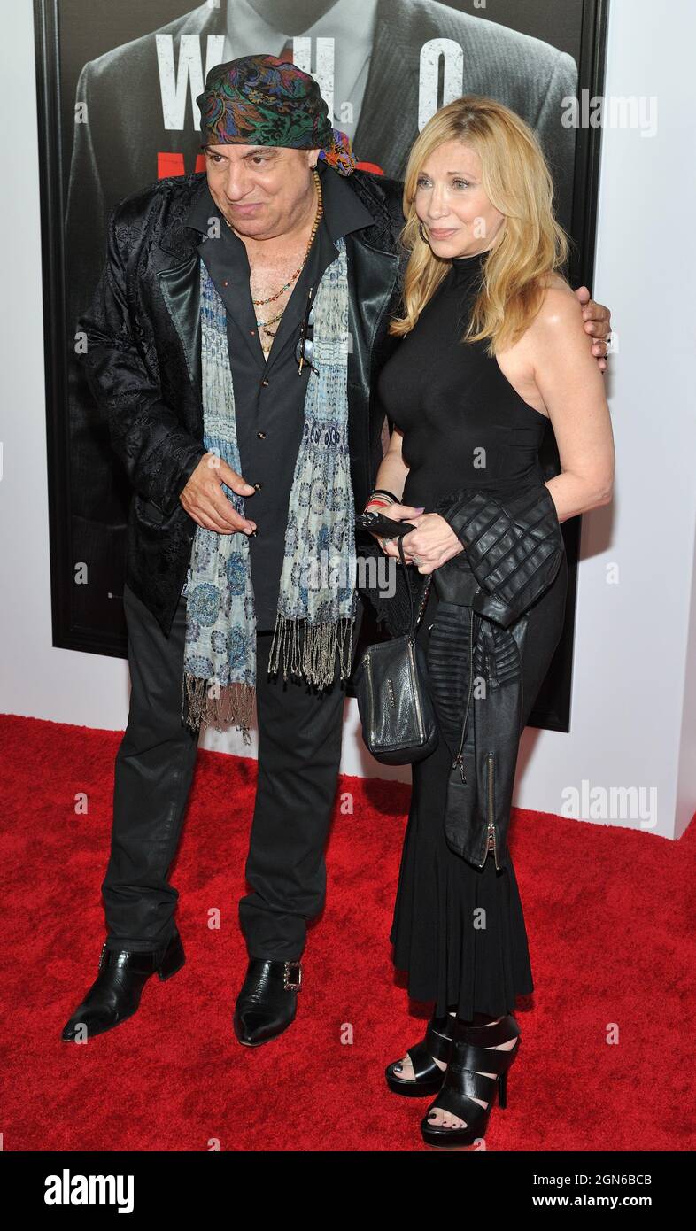 New York, USA. 22nd Sep, 2021. L-R: Steven Van Zandt and Maureen Van Zandt attend the premiere of The Many Saints of Newark at the Beacon Theater in New York, NY on September 22, 2021. (Photo by Stephen Smith/SIPA USA) Credit: Sipa USA/Alamy Live News Stock Photo
