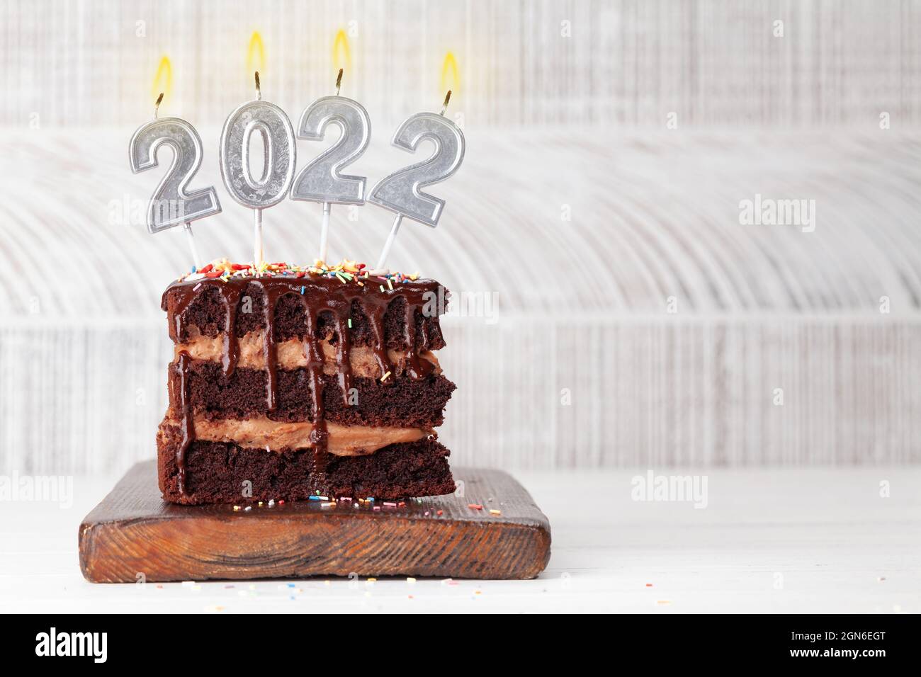 Christmas Chocolate Cake With Number 2022 Burning Candles With Copy Space For Your Xmas Greetings Stock Photo - Alamy