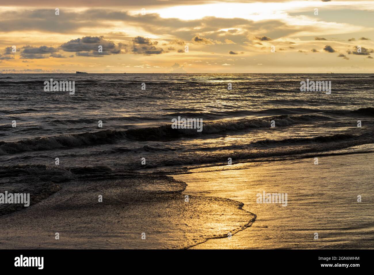 Golden hour beach sea waves hi-res stock photography and images - Alamy