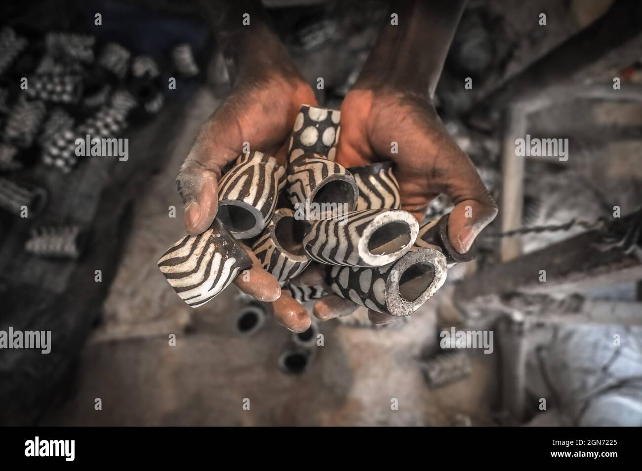 African bone craft hi-res stock photography and images - Alamy
