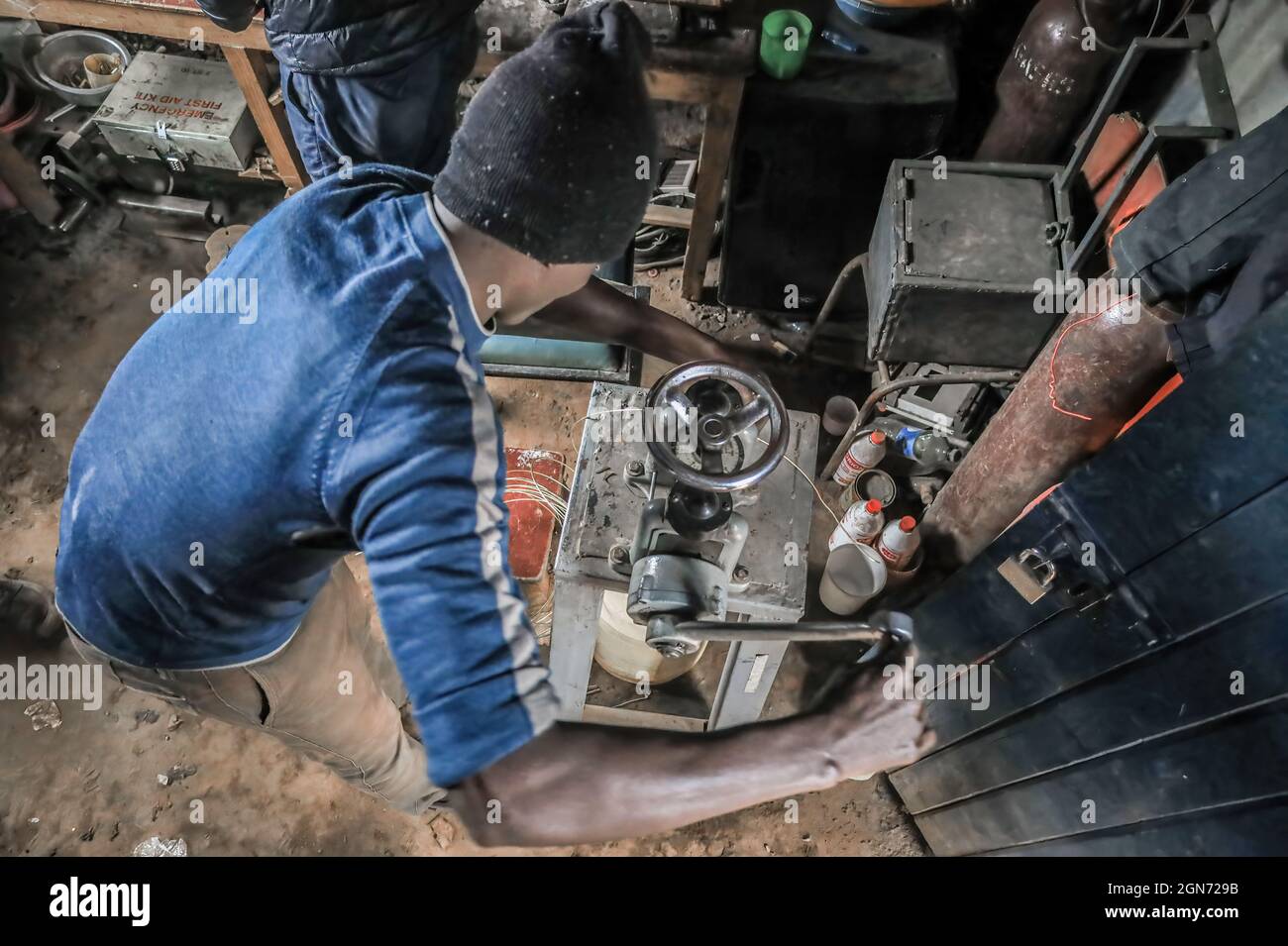 African bone craft hi-res stock photography and images - Alamy