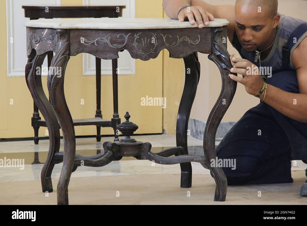 Young man crafting a wooden table indoors Stock Photo - Alamy