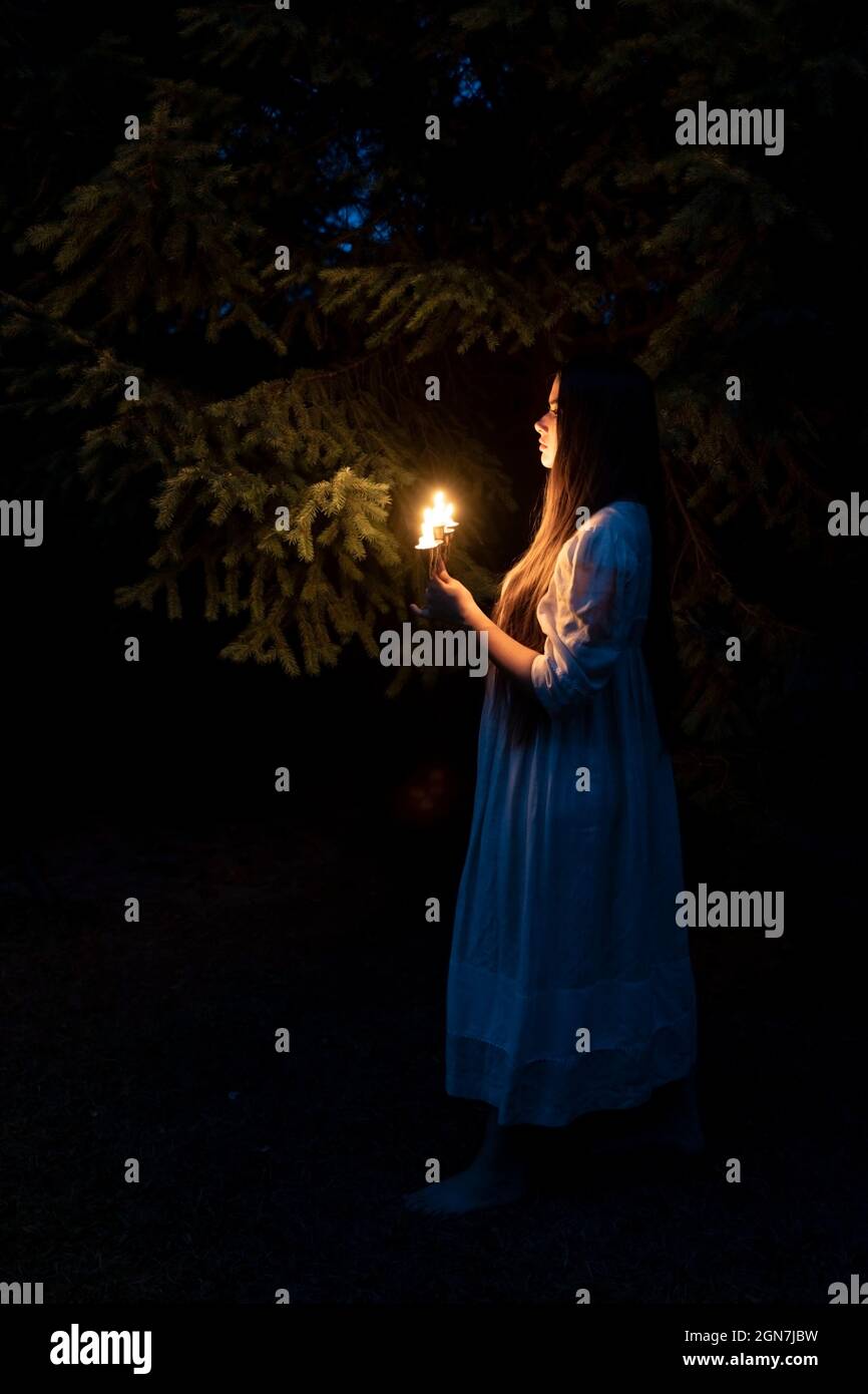 Scary woman ghost wearing old hi-res stock photography and images - Alamy