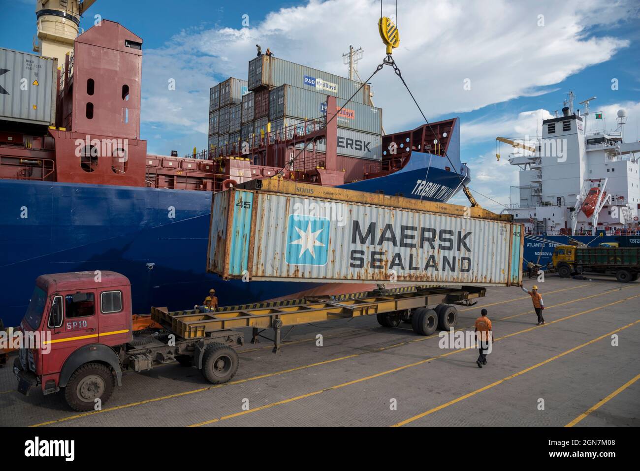 Chittagong Port Activity. Chittagong Port Authority is a government agency  of Bangladesh responsible for the management, maintenance and Stock Photo -  Alamy