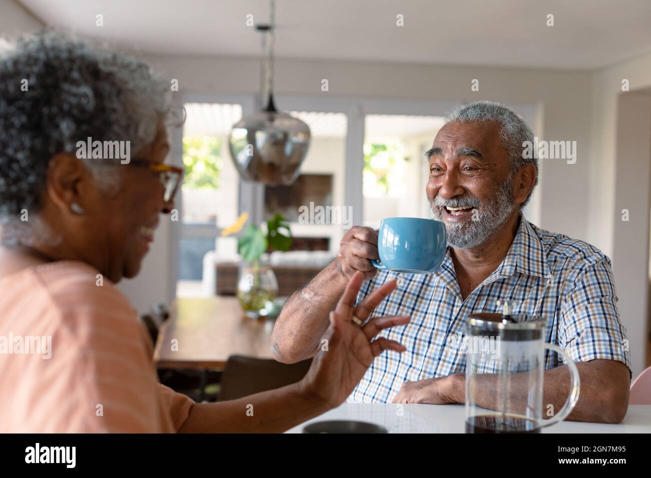 African american senior couple sitting hi-res stock photography and ...