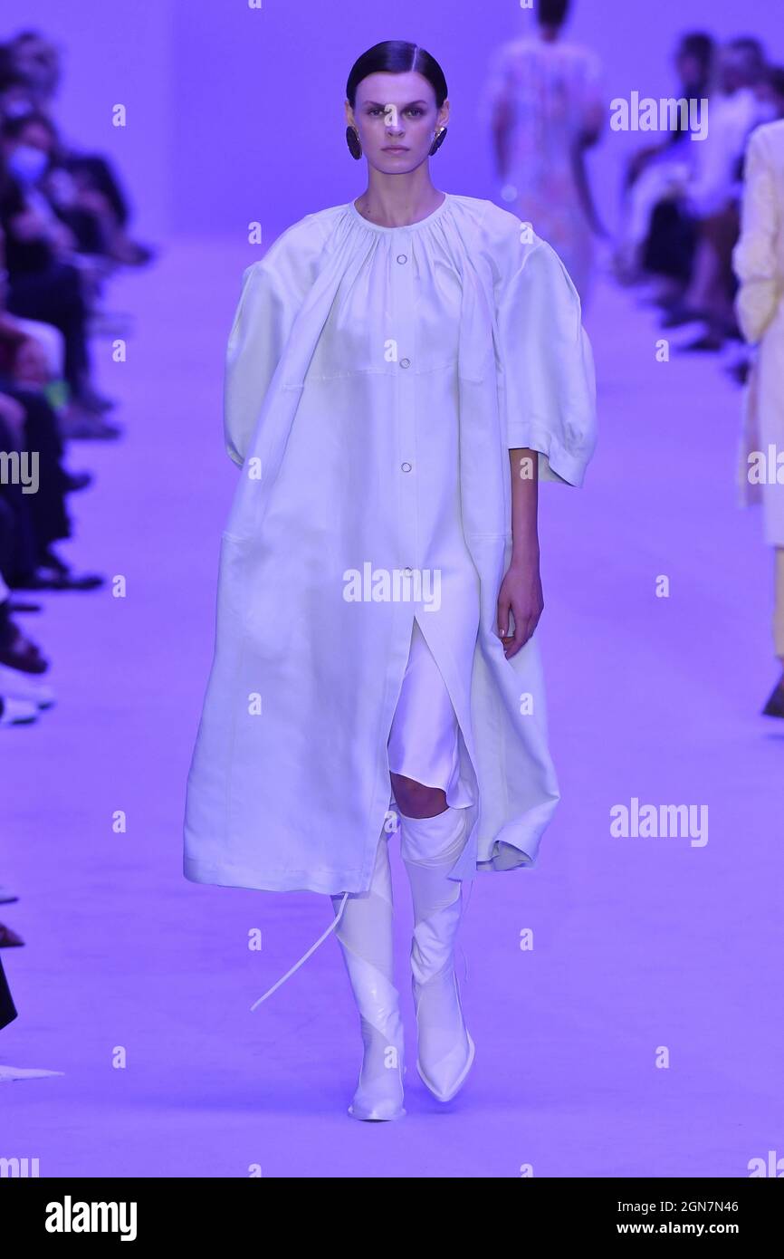 Model Cara Taylor walks on the runway at the Jil Sander fashion show during  Spring/Summer 2022 Collections Fashion Show at Milan Fashion Week in Milan,  Italy on Sept. 22, 2021. (Photo by