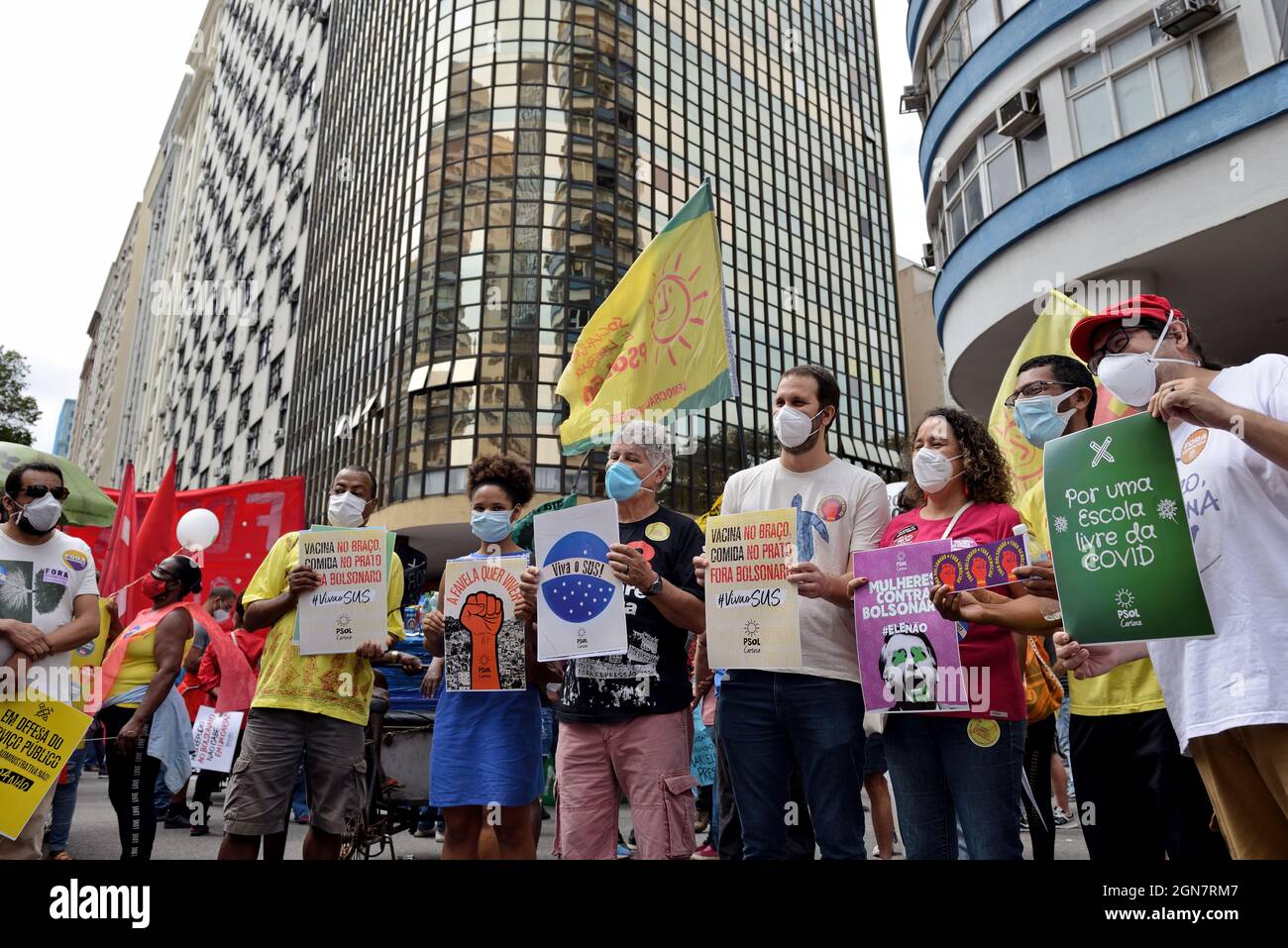 Rio de Janeiro – September 7, 2021: Brazilian politician Chico Alencar holds a sign with the slogan ‘Long live SUS’ to protest against Jair Bolsonaro. Stock Photo