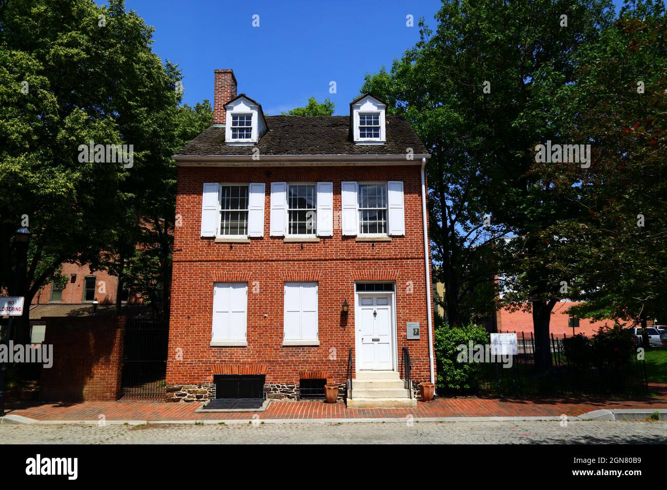 Historic 18th century brick house at 9 North Front Street, Baltimore, Maryland, USA Stock Photo