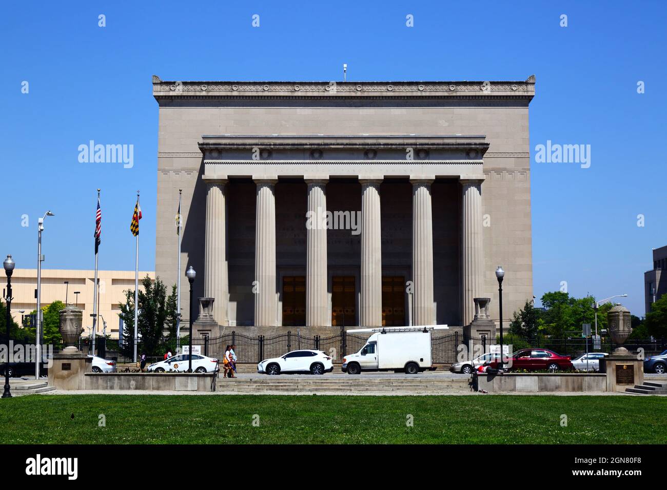 Baltimore War Memorial (101 North Gay Street) and War Memorial Plaza, Baltimore, Maryland, USA Stock Photo