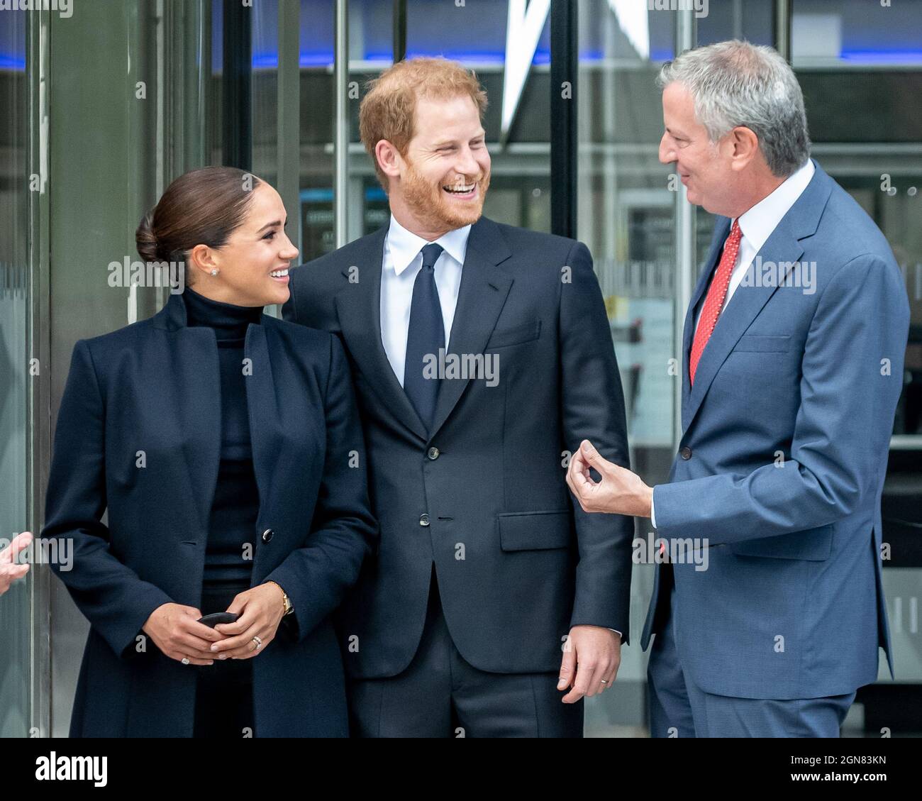 New York, USA. 23rd Sep, 2021. New York Mayor Bill de Blasio (R) talks to Prince Harry and Meghan, The Duke and Duchess of Sussex, as they exit One World Trade Center after visitng the One World Observatory in New York City. Credit: Enrique Shore/Alamy Live News Stock Photo