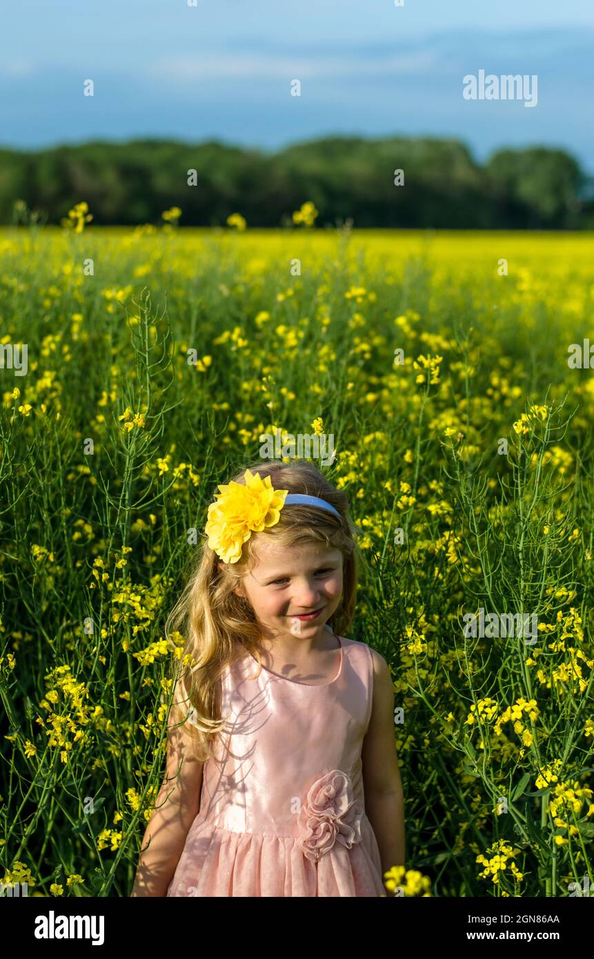 portrait of beautiful blond girl in rapeseed field Stock Photo - Alamy