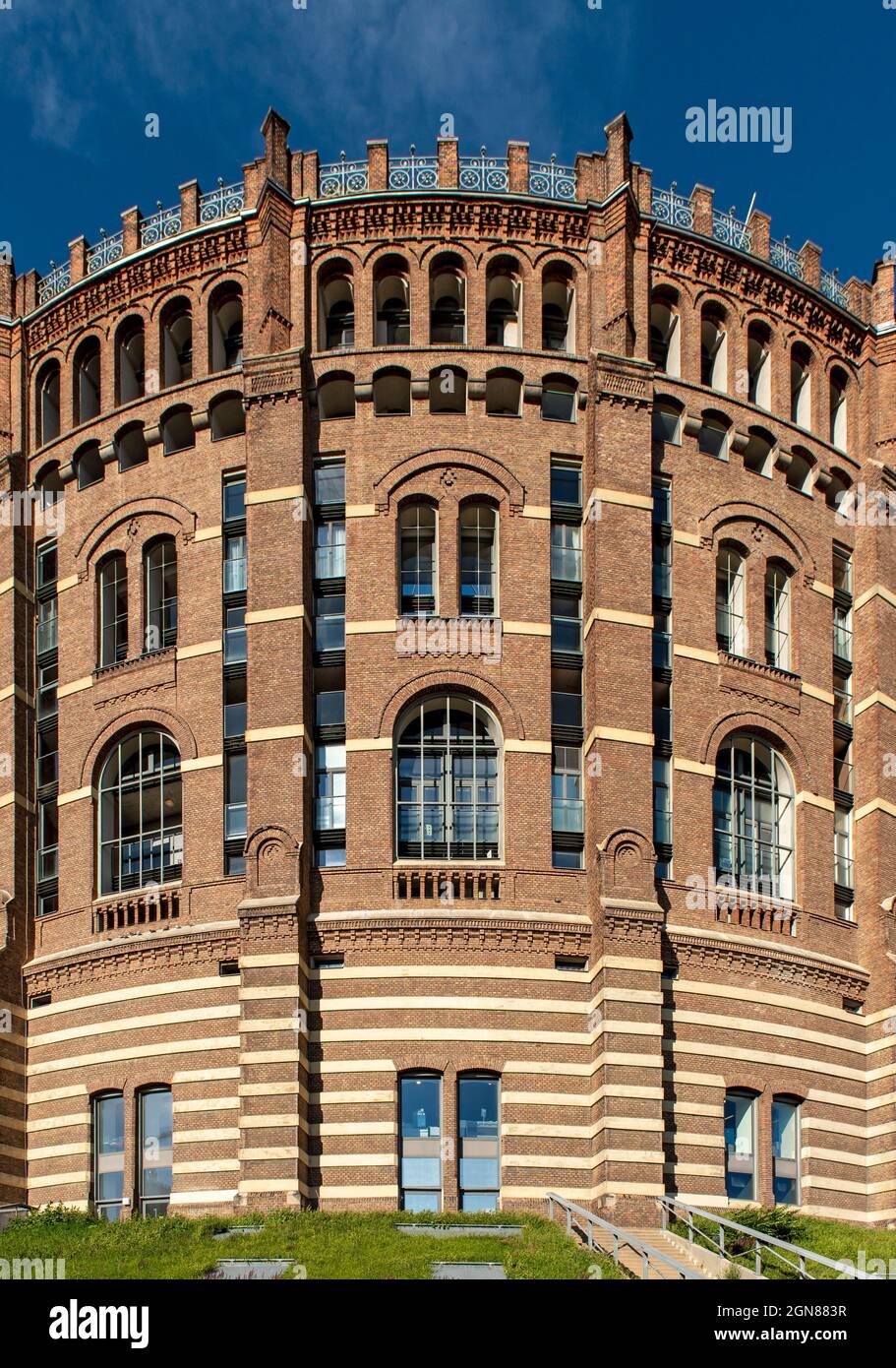 Gasometer building hi-res stock photography and images - Alamy