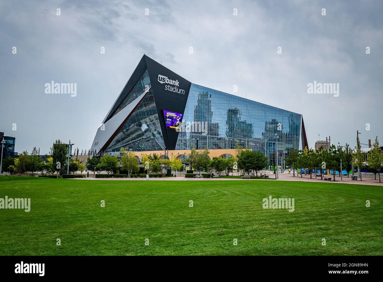 Minnesota Vikings Logo Sign on the U.S. Bank Stadium, Minneapolis, Hennepin  County, Minnesota, USA Stock Photo - Alamy