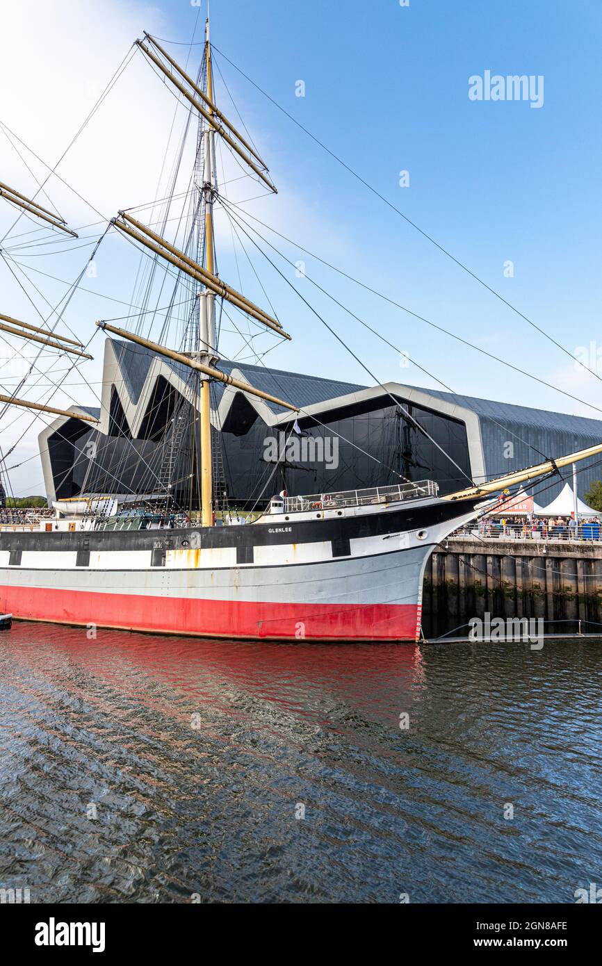 The tall ship Glenlee beside the Riverside Museum of Transport on the banks of the River Clyde, Glasgow, Scotland UK Stock Photo