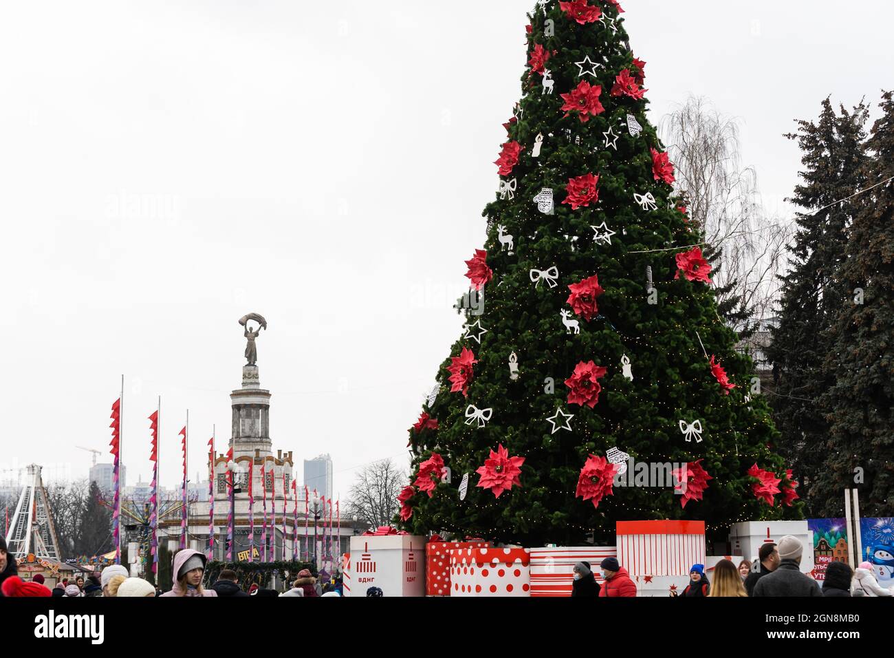 Kiev Ukraine January 11 21 Christmas Market In Kiev On The Territory Of The National Complex Expocenter Of Ukraine Vdnh Stock Photo Alamy
