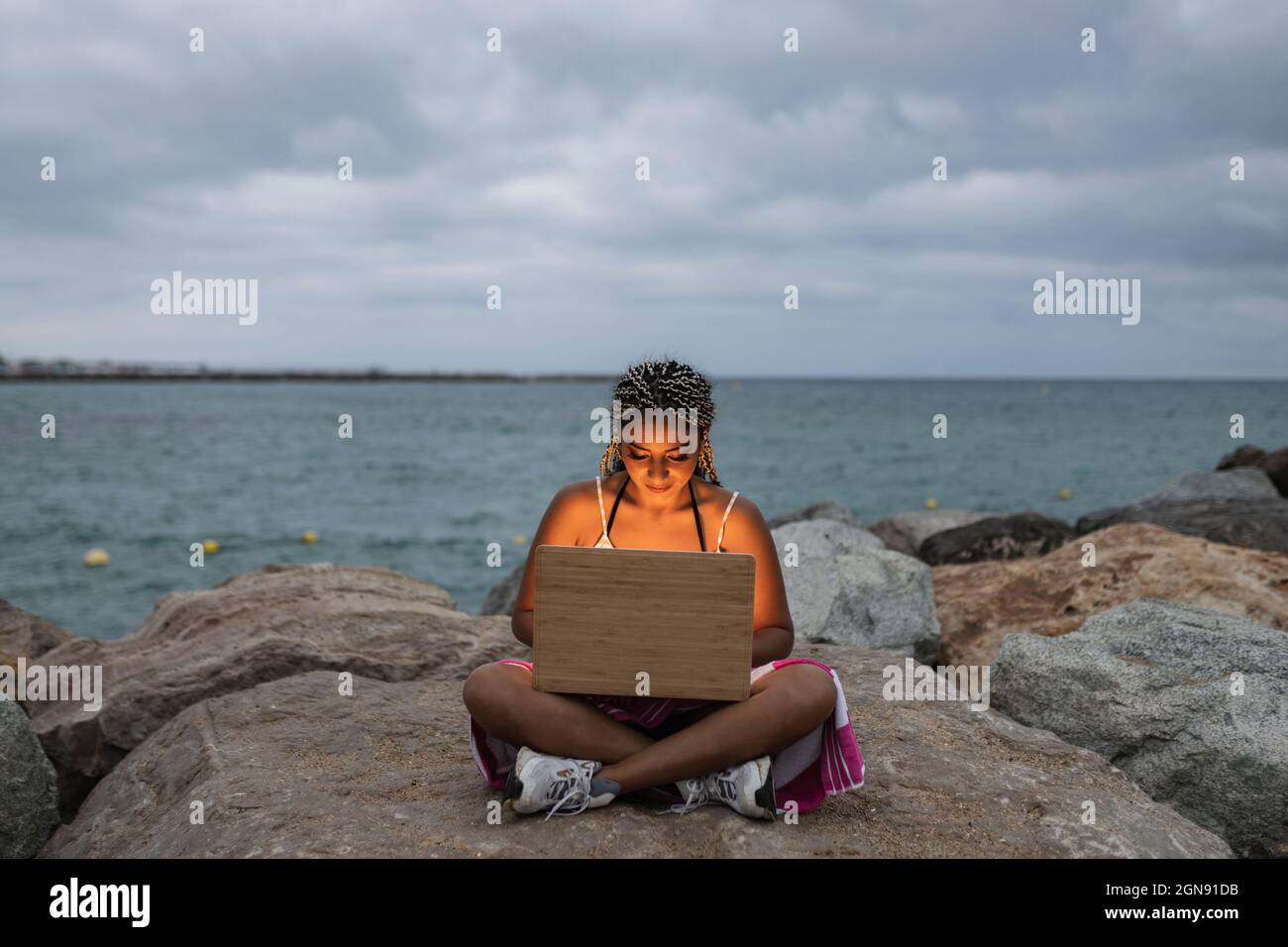 Woman sitting on rock laptop hi-res stock photography and images - Alamy
