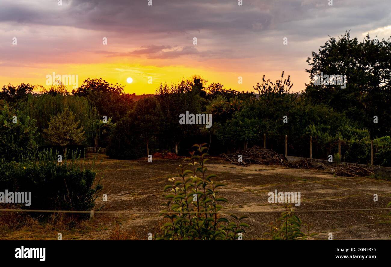 Sunset color sky night stormy hi-res stock photography and images - Alamy