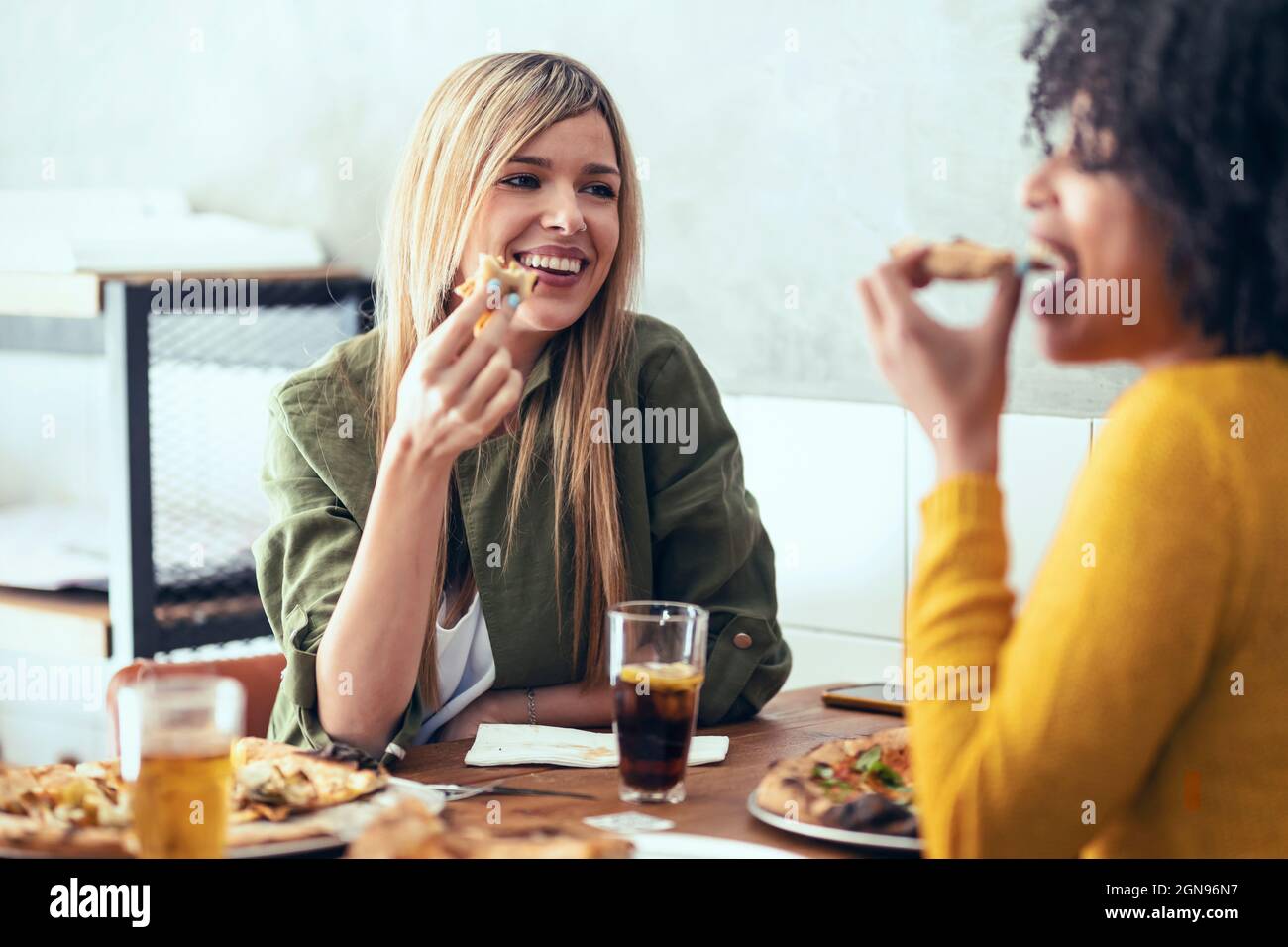 2,788 Friends Pizza Restaurant Stock Photos, High-Res Pictures, and Images  - Getty Images