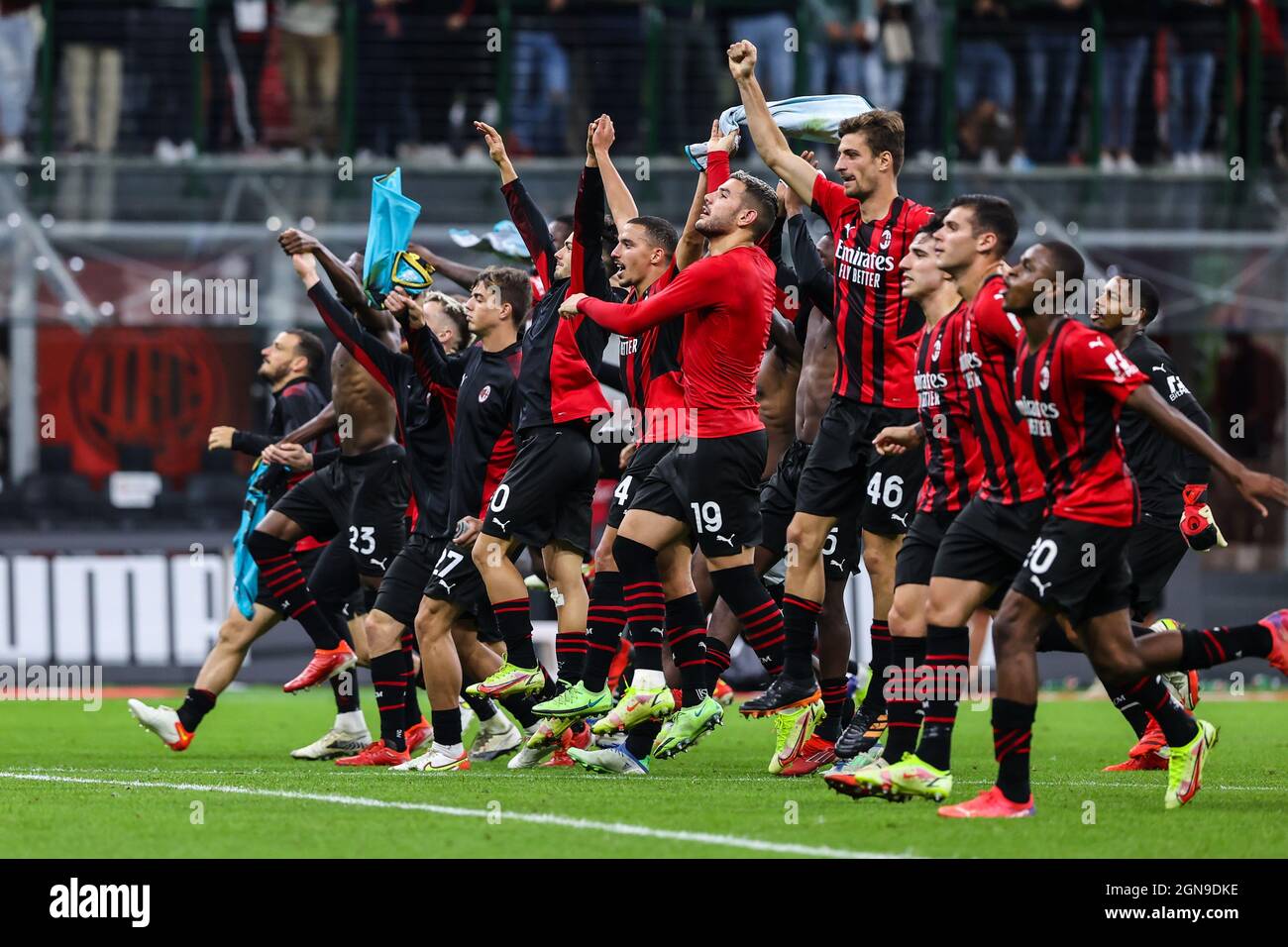 MILAN, ITALY, 22 SEPTEMBER 2021: AC Milan players celebrate the victory at  the end of the match during the Serie A 2021/22 football match between AC M  Stock Photo - Alamy