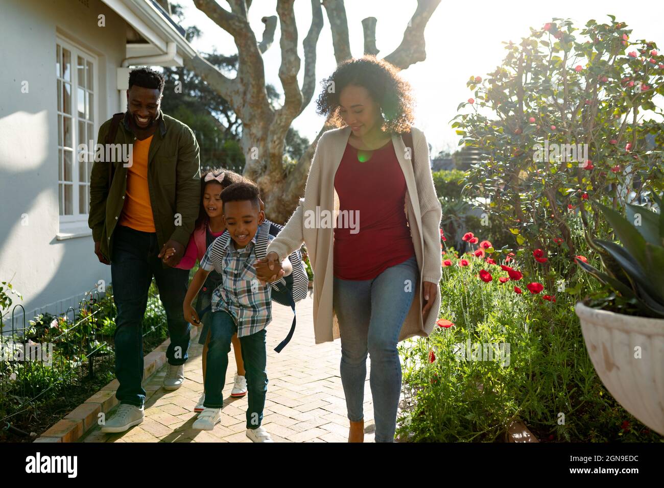 African american holding hands hi-res stock photography and images - Alamy