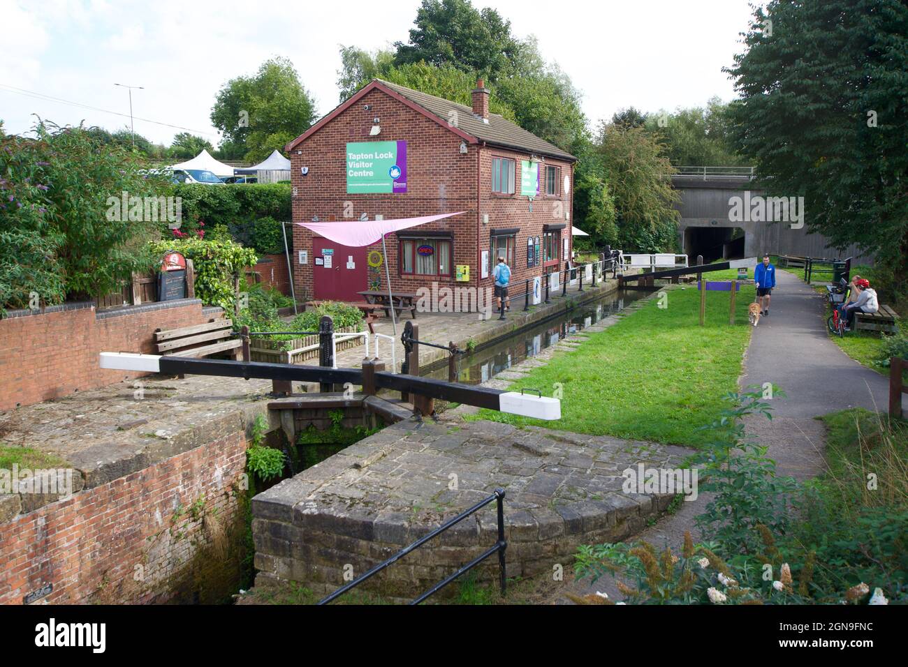 Tapton Lock along the Chesterfield Canal, Derbyshire Stock Photo - Alamy