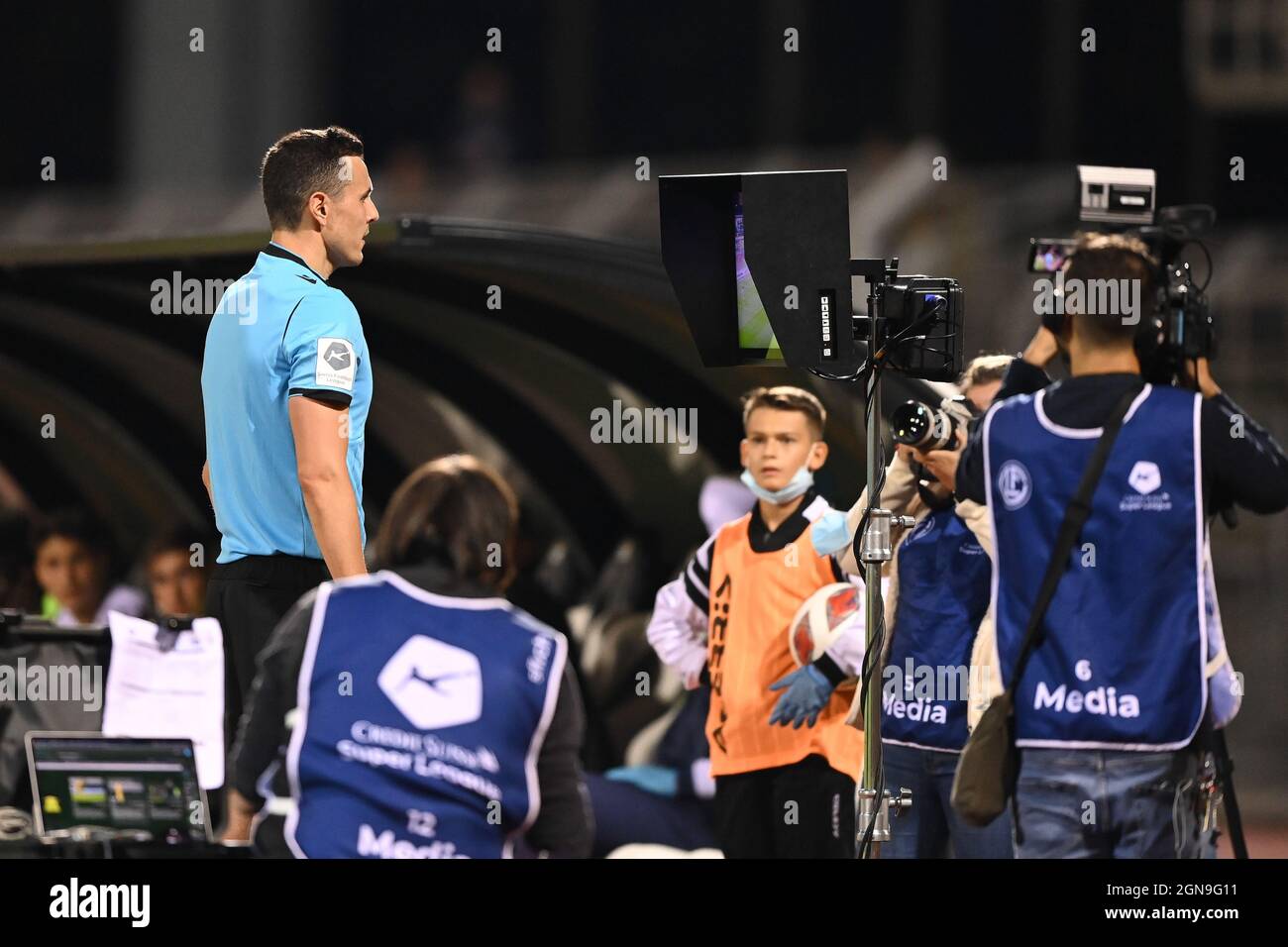 Referee alessandro dudic hi-res stock photography and images - Alamy